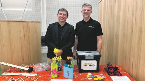 Le directeur général d’Accro de la Techno, Eric Dufresne, en compagnie du président du conseil d’administration, Sylvain Dufour. Crédit photo : Édouard Bérubé.