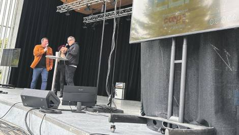 Stéphane Fallu en compagnie de Maxime Landry et d’Annie Blanchard.