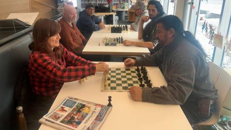 Un nouvel élan pour les échecs à la bibliothèque