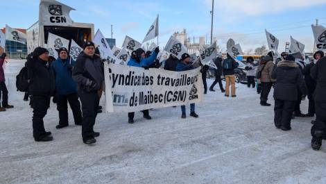 Ce sont une quarantaine de personnes qui se sont déplacées pour la manifestation. (Photo : Catherine D’Amours)