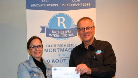 Des livres pour les élèves de Monseigneur-Sirois