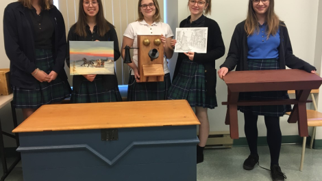 Des élèves de Dina-Bélanger se démarquent au concours de reproduction d’objets historiques