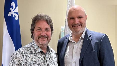 Mathieu Rivest, député de Côte-du-Sud et Steve Gignac, directeur général du Cégep de La Pocatière. (Photo de courtoisie)