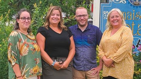 Mélissa Boilard, directrice du Trait d’Union, Marie-Eve Langlois, chef de programme santé mentale et dépendance, Olivier Bélanger-Nadeau, organisateur communautaire et Renée Hébert, directrice de L’Ancre. Photo de courtoisie.