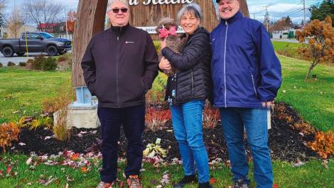 Guy Ouellet, Annie Pelletier, directrice de la Maison d’Hélène, et Dany Poulin, porte-parole et responsable de l’initiative. (Photo de courtoisie)