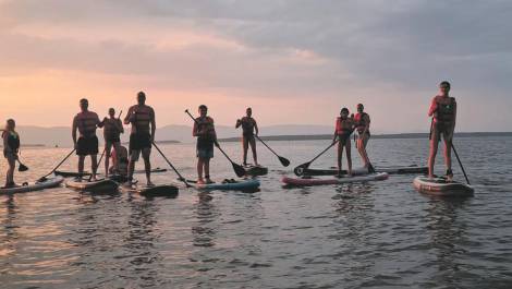 Orange SUP offre des cours en famille. Crédit photo : Orange SUP.