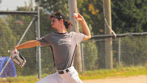 Alexis Morneau a offert une belle prestation sur le monticule lors du programme double. Crédit photo : Loic Garant.