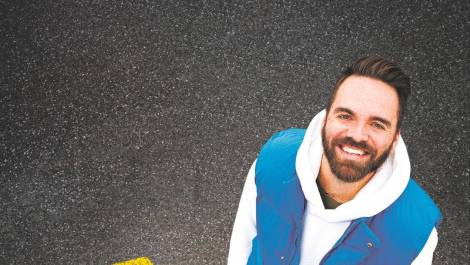 L’affiche du deuxième one-man show de Mike Beaudoin, Acharné. Crédit photo : Mike Beaudoin.