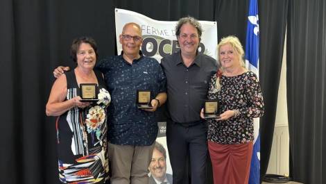 Remise des médailles à Cap-Saint-Ignace. (Photo de courtoisie)