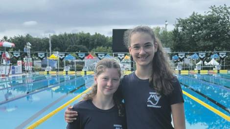 Marianne Couture et Éliane Lajeunesse. (Crédit : Page Facebook du Club de Natation Montmagny).