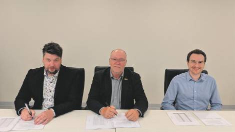 Frédéric Corneau, directeur général et secrétaire-trésorier, Normand Caron, préfet de la MRC de L’Islet et Guillaume St-Jean, président du syndicat et aménagiste. (Photo de courtoisie)