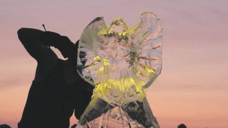 Les compétitions de sculpture de glace avaient lieu en soirée. Crédit photo : Anaïs Pelletier.
