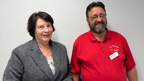 Jocelyne Caron, maire de la Municipalité de Cap-Saint-Ignace et Harold Bouffard, président des Marchands de Bonheur. (Photo de courtoisie)