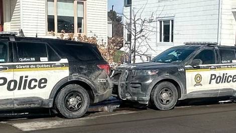 Les policiers lors des arrestations.