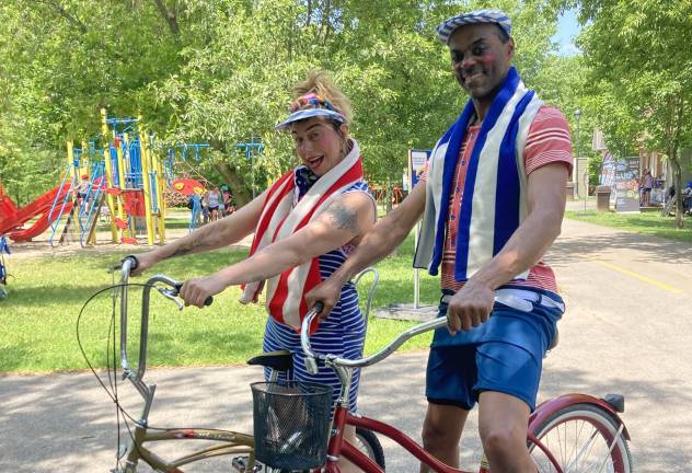 $!Des amuseurs publics étaient au parc pour divertir les plus jeunes. (Photo de courtoisie)