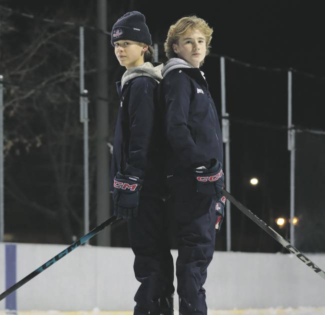 Scanner pour voir l’entrevue des deux hockeyeurs magnymontois, Félix Laurendeau et Alexis Fiset. Crédit photo : Jean-Fernand Miville-Bourgault.