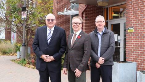 Carl Provencher, évaluateur agréé, Marc Laurin, maire de Montmagny, et André Lévesque, directeur du Service des finances.