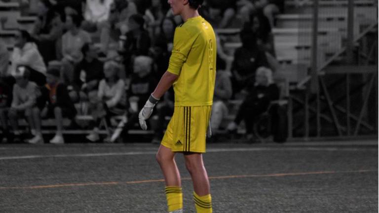 $!Raphaël évolue au poste de gardien de but. Zach Photo.