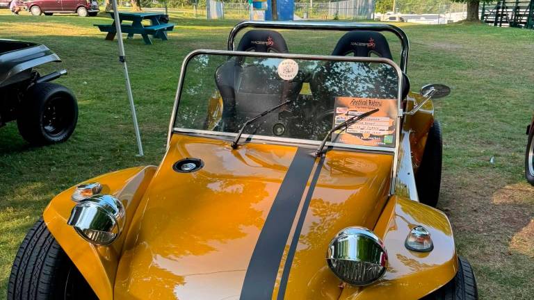 $!Une voiture exposée sur le site. Crédit photo : Festival rétro de Cap-Saint-Ignace.