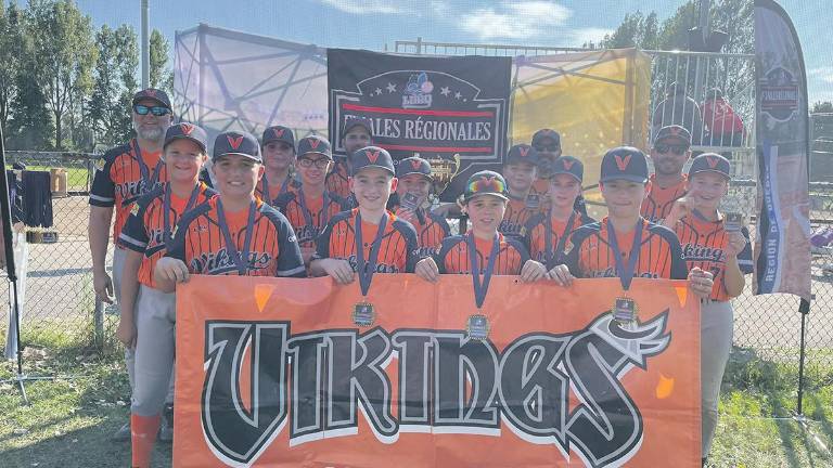 L’équipe des 13UB1 2025. Crédit photo : page Facebook des Vikings de la Côte-du-Sud.