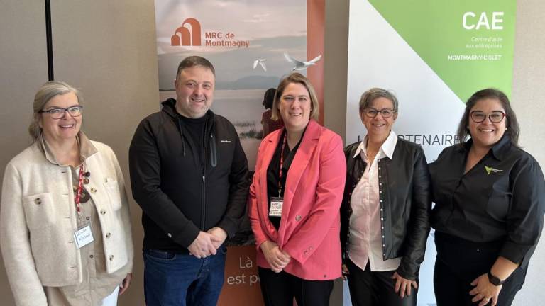 $!Denise Michaud, Montmagny et les Îles, Louis Chamberland, directeur général adjoint Tourisme Chaudière-Appalaches, Kathéry Couillard, consultante pour Montmagny et les Îles, Mireille Thibault et Christine Talbot, CAE Montmagny-L’Islet. (Photo de courtoisie)