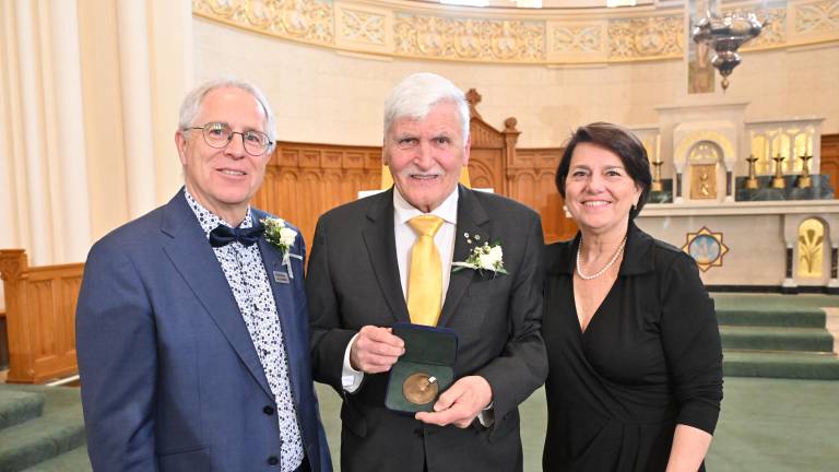Rémi Faucher, président de la Fondation Bouchard, Mme Marie-Claude Michaud et le lieutenant-général (ret), l’honorable Roméo A. Dallaire, président d’honneur de la 48e édition. (Photo de courtoisie)
