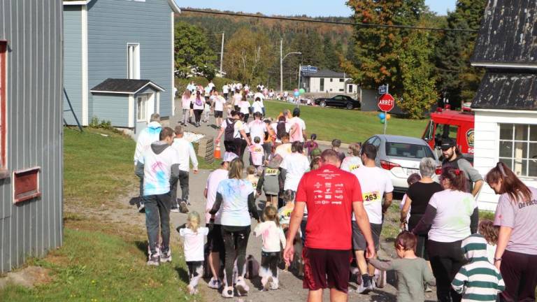 $!Course aux couleurs du Sud : Plus de 200 coureurs colorés