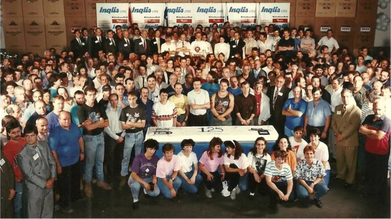 $!Les employés réunis pour le 125e en 1992.
