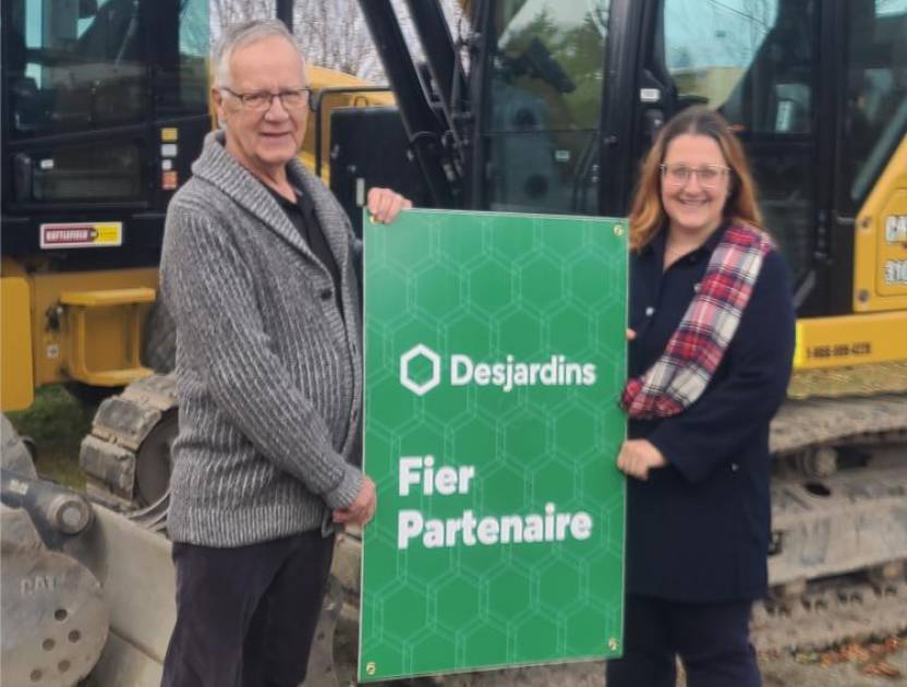 Laurent Laverdière, maire de Saint-Fabien-de-Panet et Mme Éricka Gonthier, administratrice de la Caisse Desjardins de la MRC de Montmagny. (Photo de courtoisie)